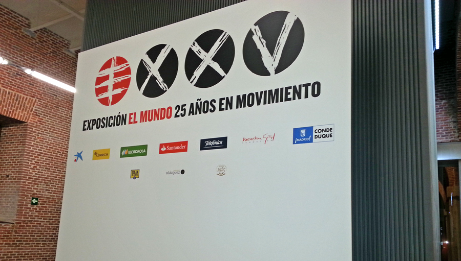 Exposición "El Mundo, 25 años en moviemiento" en la que ha participado la Fundación Menchu Gal